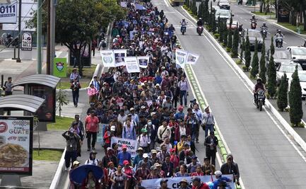 Miles de indígenas y campesinos siguen llamado de Arévalo y protestan en Guatemala