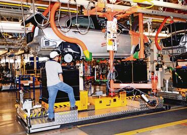 Inversión avanzó ligeramente y consumo retrocedió al inicio de 2024