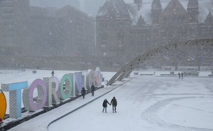 Toronto se empieza a recuperar de la mayor nevada de su historia