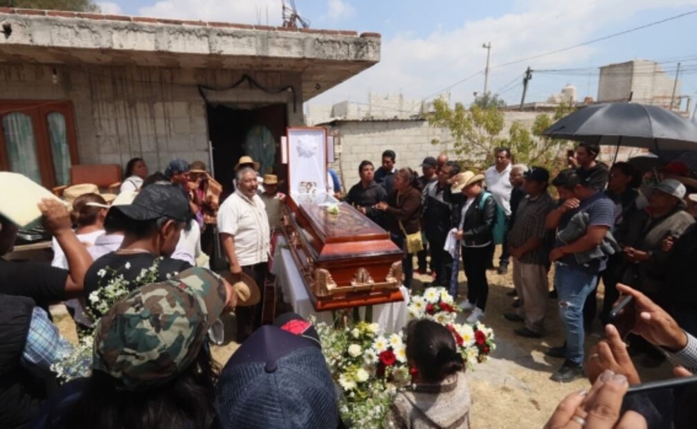 Con banderas de Colombia y México, despiden a estudiante asesinado en Puebla