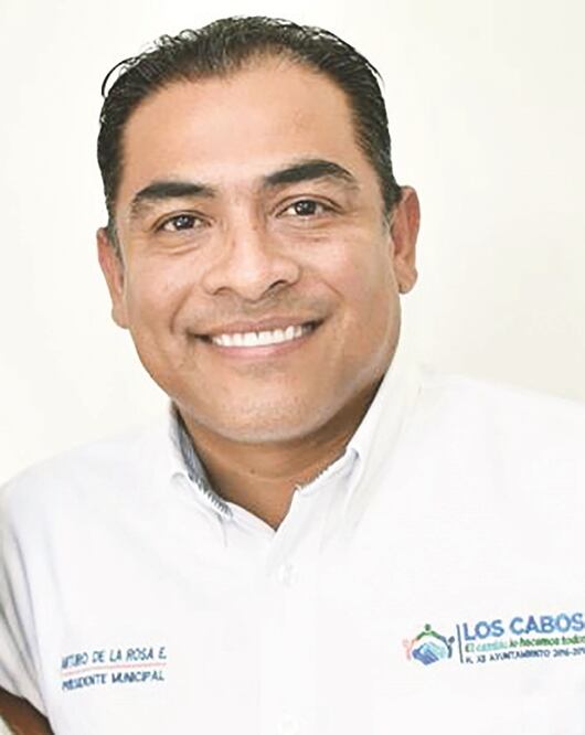 Panistas de Los Cabos se dan hasta con la cubeta