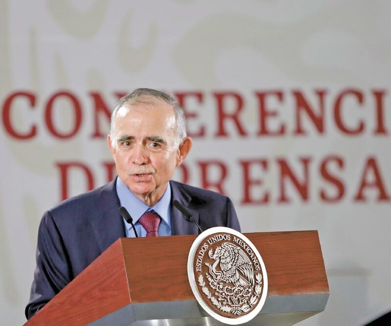 El jefe de la Oficina de Presidencia, Alfonso Romo, indicó que ganó un millón 591 mil 605 pesos por su cargo público y que por el arrendamiento de inmuebles obtuvo 13 millones 584 mil 136 pesos. ARCHIVO EL UNIVERSAL
