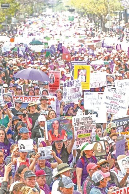 Miles de mujeres protestan en marcha sin precedentes