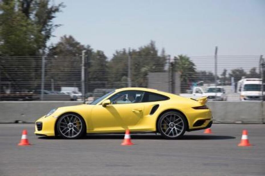 Porsche inaugura el Driving Experience México