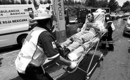 Chocan policías y taxistas por operativo de tránsito en Toluca