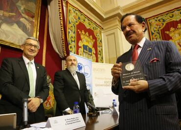 Rinden en España homenaje al Licenciado Ealy Ortiz