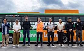 Entregan 25 nuevas unidades de la Ruta 160 en Guadalupe, NL; "renovación es notoria en las calles": Samuel García