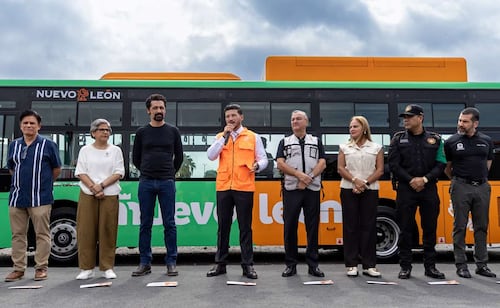 Entregan 25 nuevas unidades de la Ruta 160 en Guadalupe, NL; "renovación es notoria en las calles": Samuel García