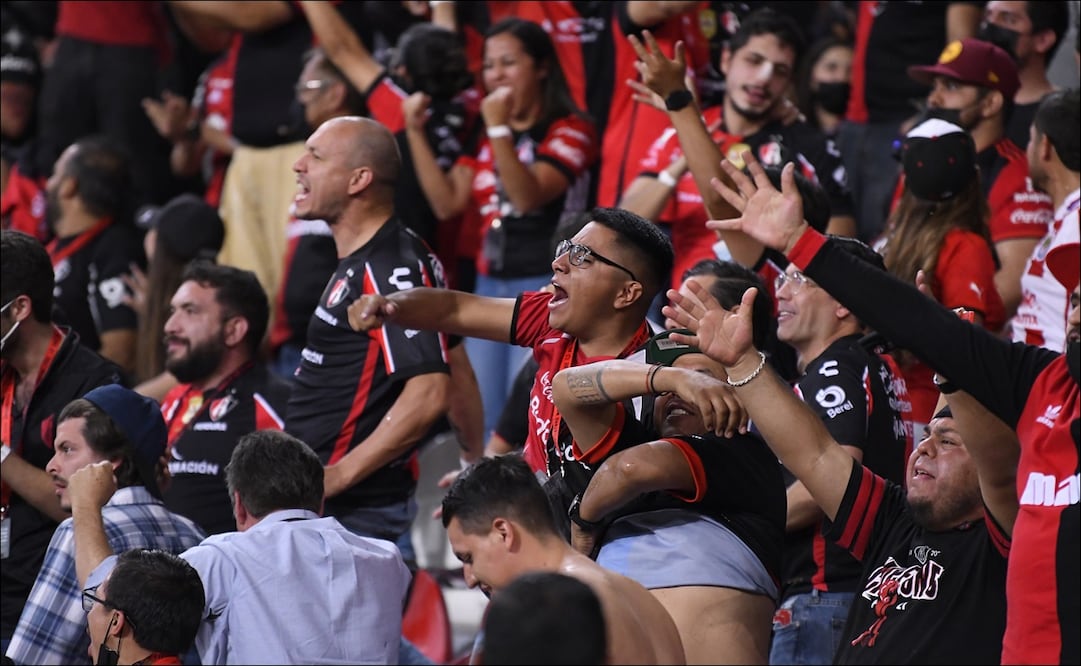 LA BARRA DEL ATLAS HABRÍA GOLPEADO A UN SEGUIDOR DE CHIVAS - FOTO: IMAGO7