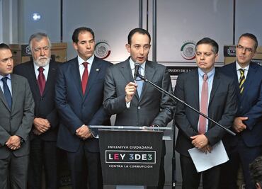 Entregan firmas para legislar 3 de 3 en el Senado