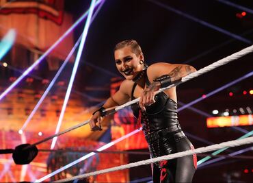Rhea Ripley despide al ThunderDome para recibir al público en las gradas de WWE