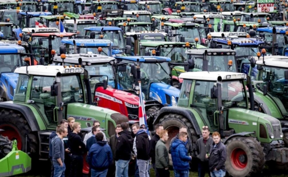 Campesinos de Holanda protestan por medidas contra las emisiones de gases