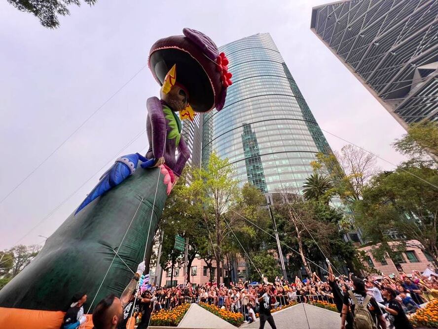 Alternativas viales por Desfile de Día de Muertos; ve cambios en Metrobús