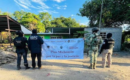 Tras captura de "El Botox", realizan cateos en 21 inmuebles en localidad de Cenobio Moreno, Michoacán; aseguran droga, armas y radios