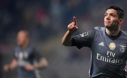Raúl Jiménez participa en la victoria del Benfica