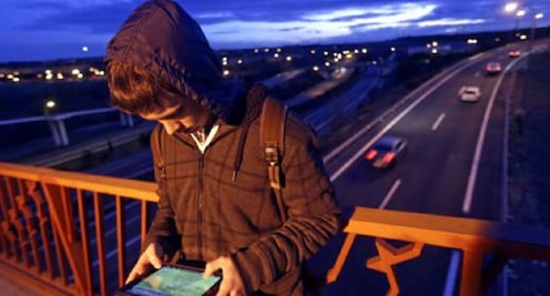 ¿Qué prefiere un joven: un celular o un coche?