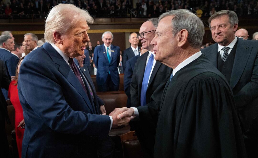 El presidente Donald Trump y el presidente de la Corte Suprema de los Estados Unidos, John G. Roberts, Jr. Foto: AFP/Archivo