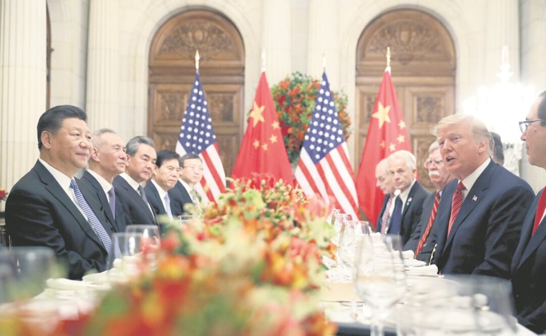 El presidente chino, Xi Jinping (izquierda), y el mandatario estadounidense, Donald Trump (derecha), ayer en su encuentro bilateral, en Buenos Aires. Foto: PABLO MARTÍNEZ MONSIVAIS. AP