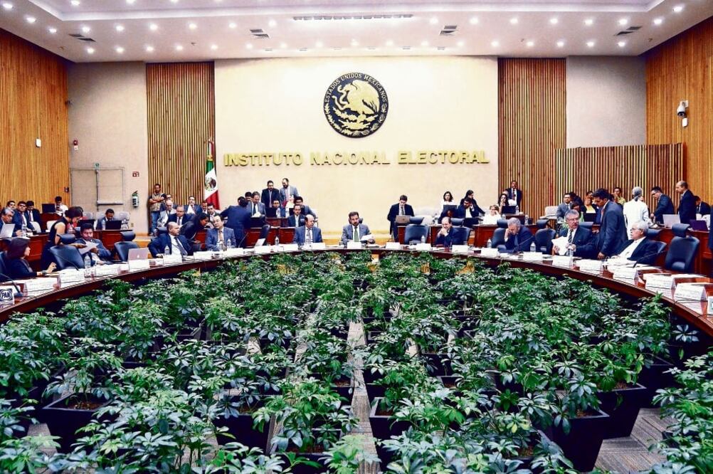 Todo el personal del INE, sin importar el salario que perciba, podrá acceder al beneficio de los vales con un monto de 11 mil 300 pesos. (FOTO: ARCHIVO EL UNIVERSAL)