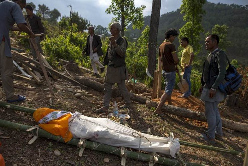 El nuevo temblor, de 7.3 grados, causó ayer al menos 91 muertos y 2 mil 428 heridos, según los últimos datos de la Policía nepalí