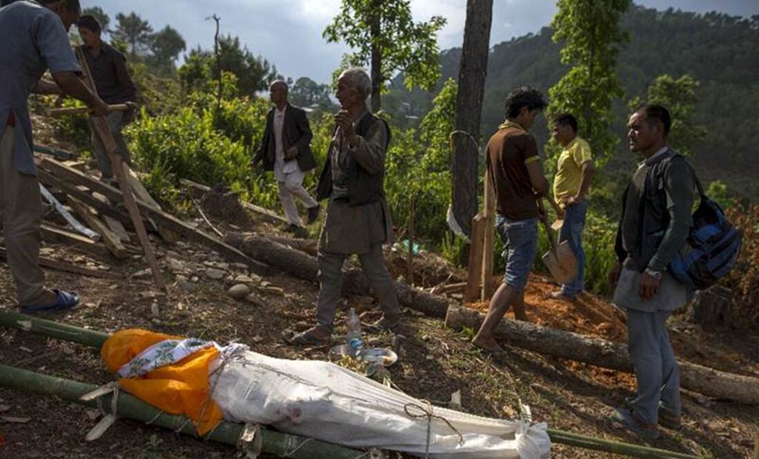 El nuevo temblor, de 7.3 grados, causó ayer al menos 91 muertos y 2 mil 428 heridos, según los últimos datos de la Policía nepalí