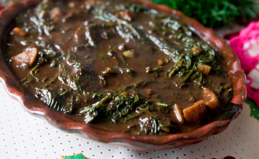 Romeritos, un vegetal de larga tradición cuyo perfil nutrimental respalda su consumo. Foto: Wikimedia Commons