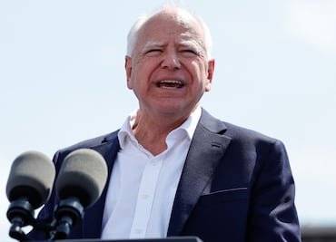 Tim Walz es confirmado como candidato demócrata a vicepresidente