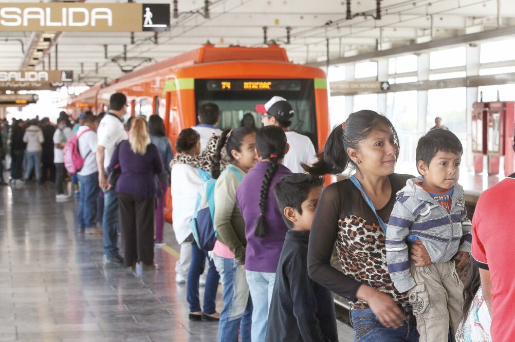 Durante un recorrido, EL UNIVERSAL constató que de la estación Tláhuac a Mixcoac el recorrido a lo largo de 20 kilómetros se realizó en un tiempo de 43 minutos (ADRIÁN HERNÁNDEZ. EL UNIVERSAL)