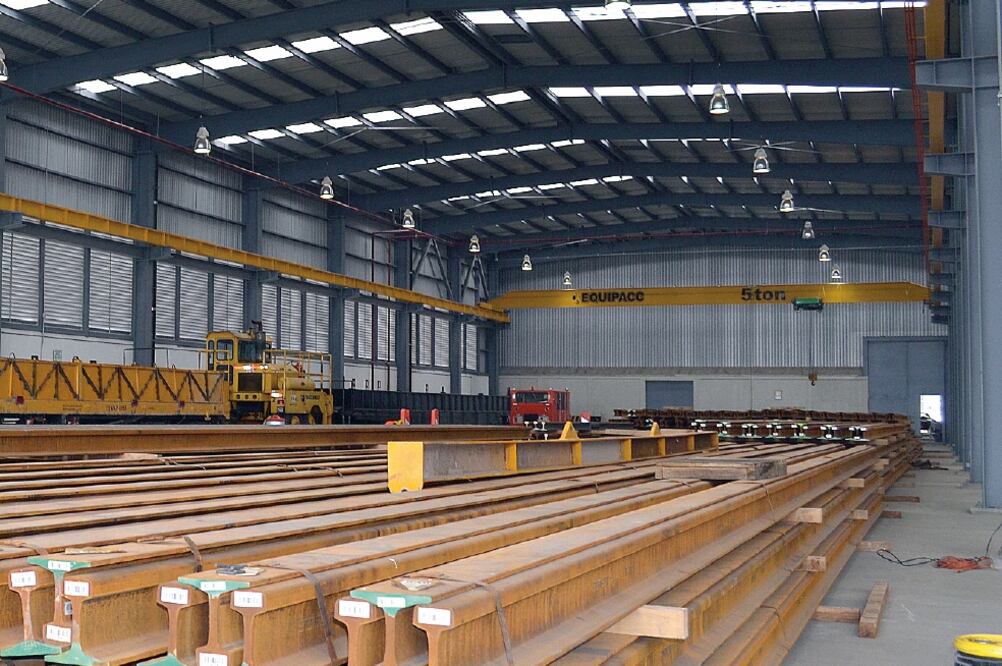 De las mil 350 ton de rieles —que son más altos y pesados que los actuale s— ya hay en talleres 900 ton (Especial)