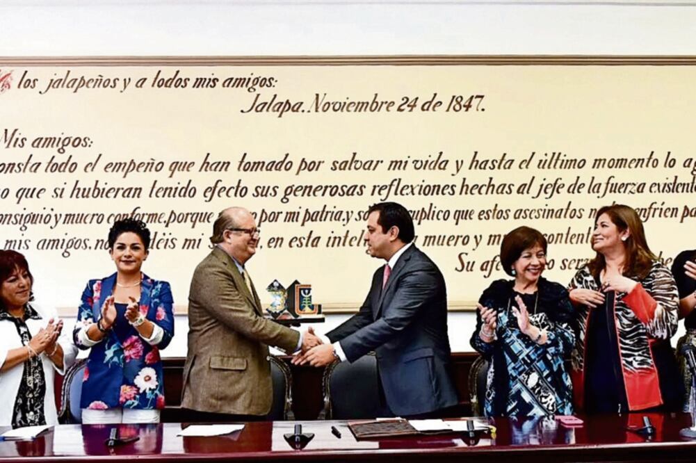 En sesión solemne del Cabildo del ayuntamiento, el gobernador señaló que los agentes de cambio son los ciudadanos (ESPECIAL)