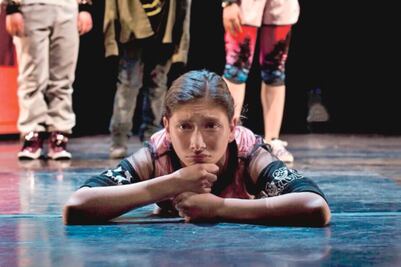 Chilenas retratan historias de abuso en Paisajes para no colorear