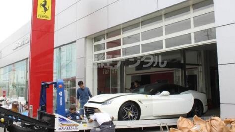 51 Ferrari fueron destruidos por tifón en Japón