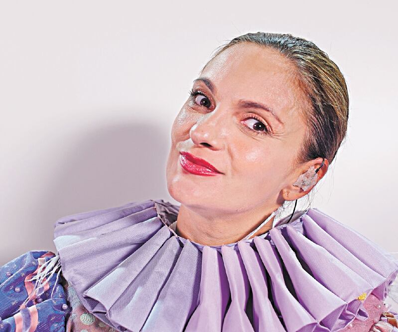 La cantante sorprendió en "¿Quién es la máscara?" al aparecer tras el disfraz de Ratón. TELEVISA