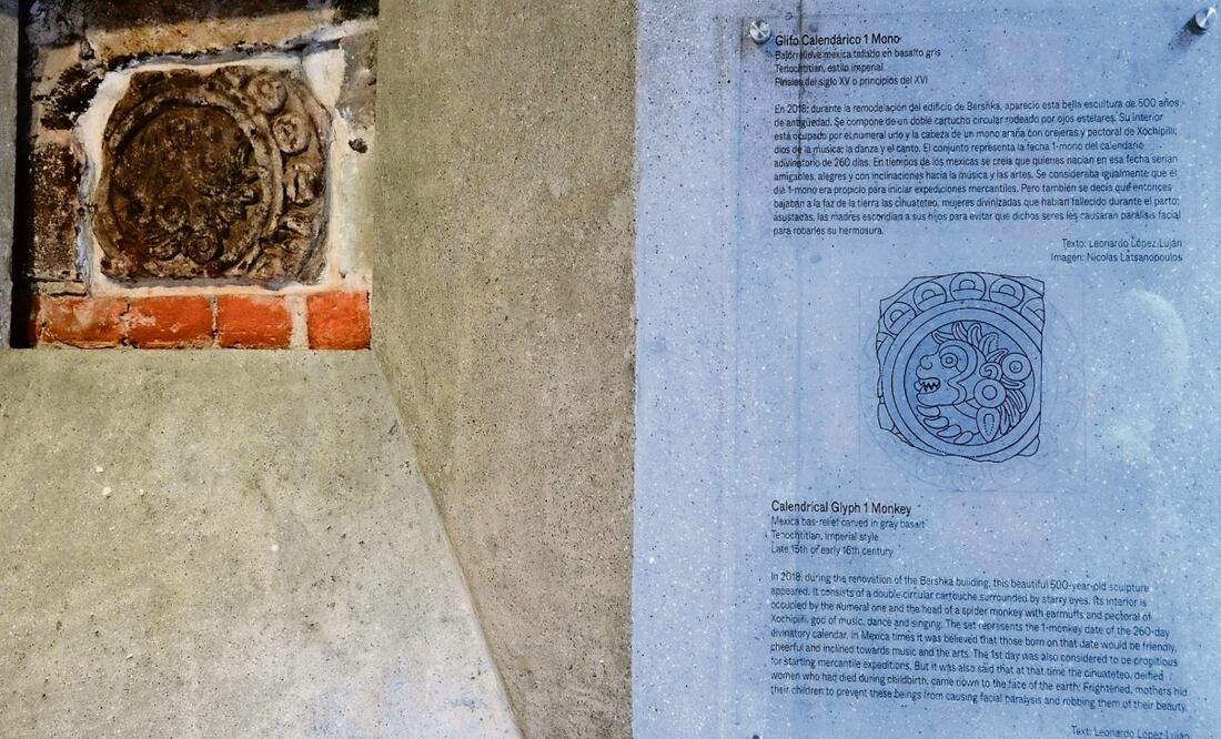 El relieve tallado sobre una losa circular de basalto gris y su cédula. Foto: INAH