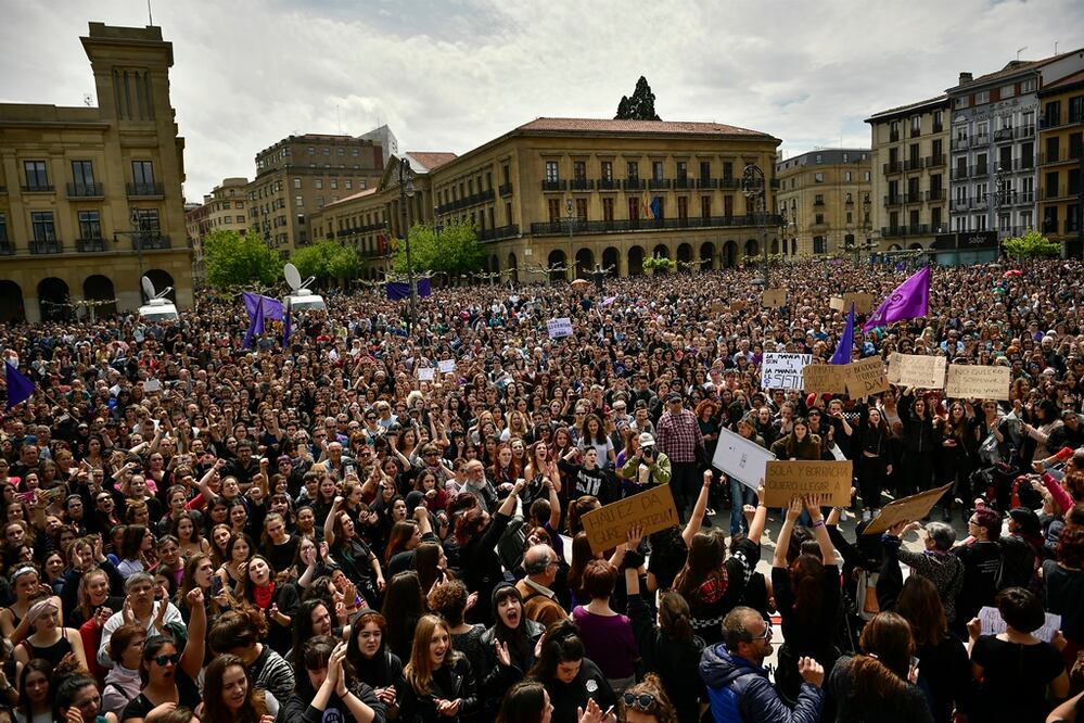 Protestas en Pamplona contra sentencia a "La Manada" (Foto: AFP)