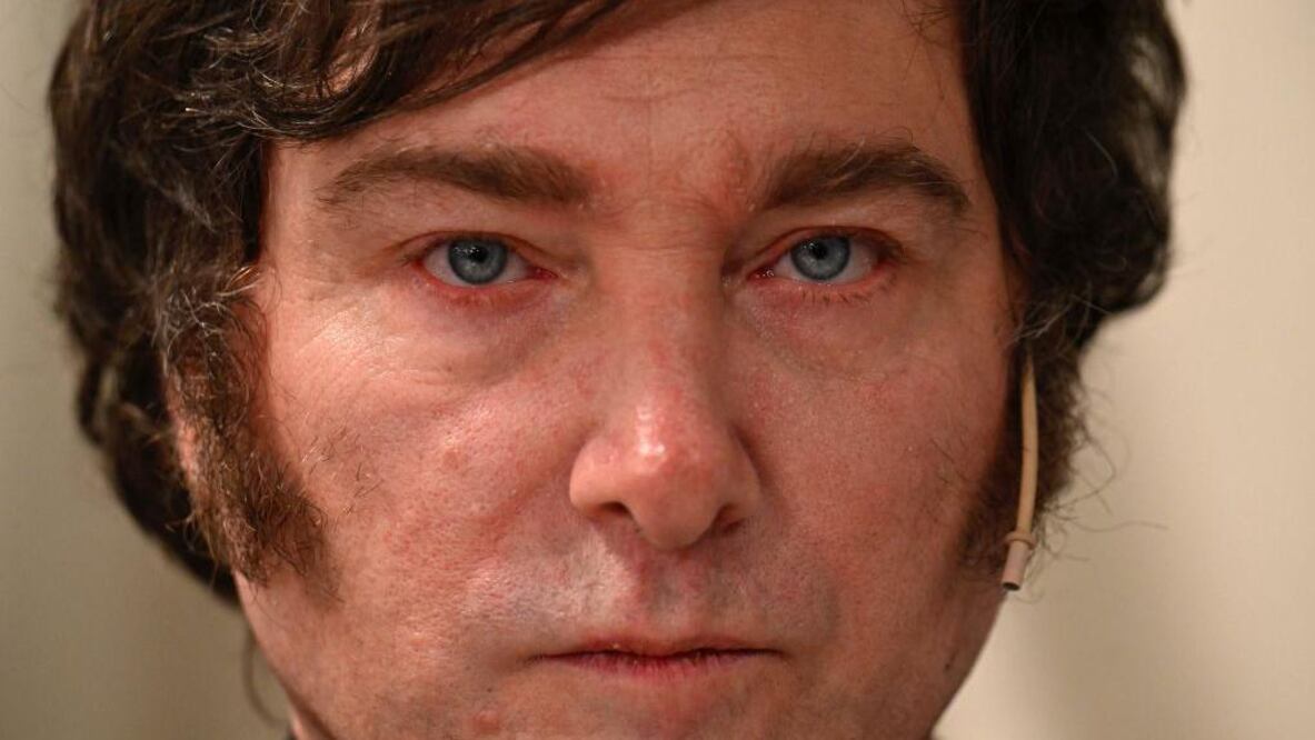 Cuán factible es la dolarización de Argentina que propone Milei y cómo se compara con la de Ecuador. Fopto: BBC