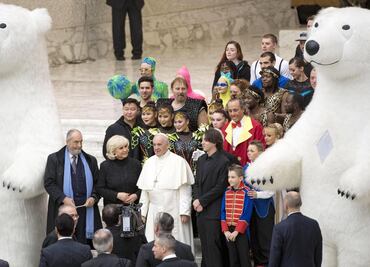 Papa pide orar por niños soldados y por los que “no se les deja nacer”