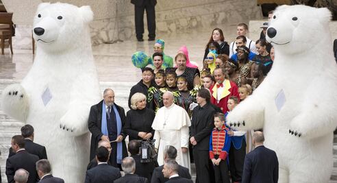 Papa pide orar por niños soldados y por los que “no se les deja nacer”