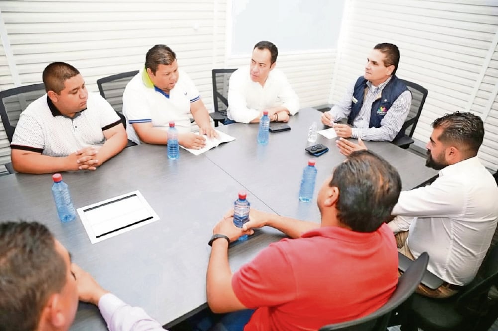 Acercamiento. Aunque no asistió a la mesa tripartita, el gobernador Silvano Aureoles se reunió con una comisión de la CNTE en Zitácuaro. Foto: CORTESÍA