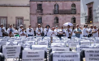 Día de la Desaparición Forzada: Con marchas y sillas vacías, colectivos se manifiestan en Zacatecas; la ausencia no puede convertirse en memoria, dicen
