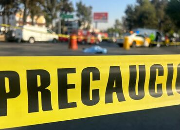 Peatón es arrollado en Central de Abastos; el responsable se fuga