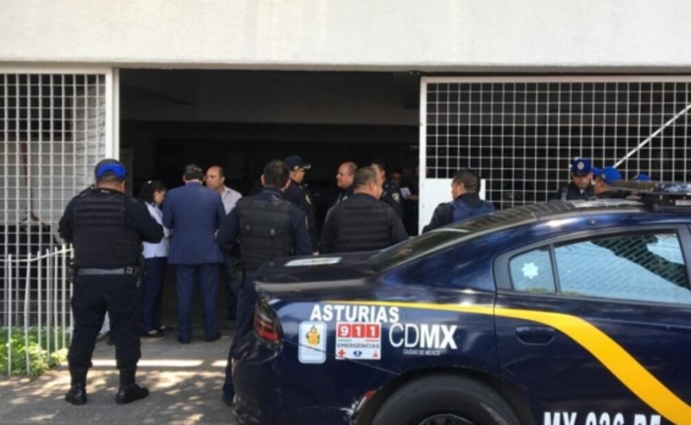 "Era mi bebé", llora madre por su hijo abatido en banco por policía de investigación