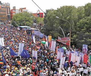 Tras casi un año exiliado, Evo regresa a Bolivia