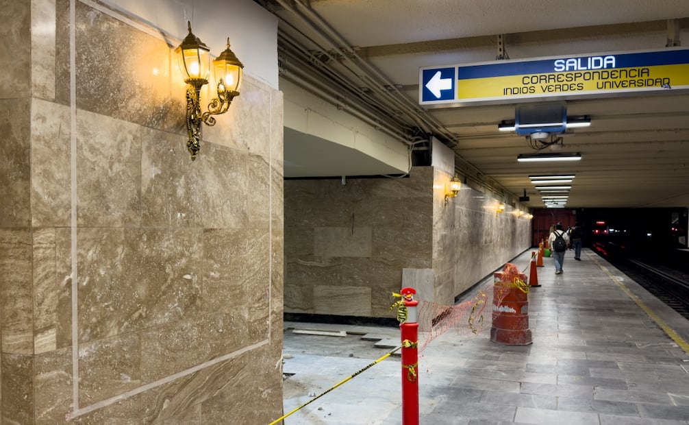 Candelabros y obras de remodelación en la estación del metro Hidalgo. Foto Hugo Salvador El Universal 