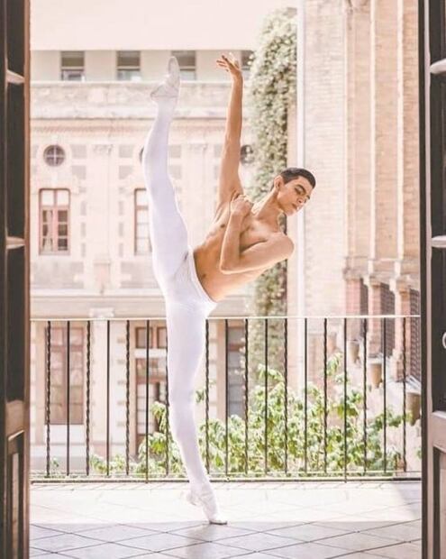 Young ballet dancers raise funds to study abroad