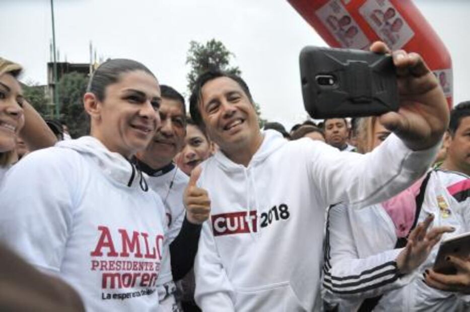 Irrumpen botargas de Chávez en evento de Morena en Veracruz