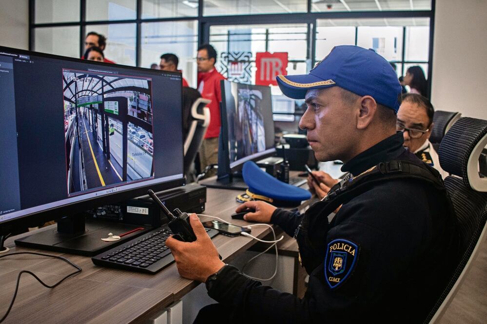 El nuevo Centro de Control es similar al C5, pero de dimensiones más pequeñas, con pantallas de monitoreo en tiempo real, Foto: Gabriel Pano / EL UNIVERSAL