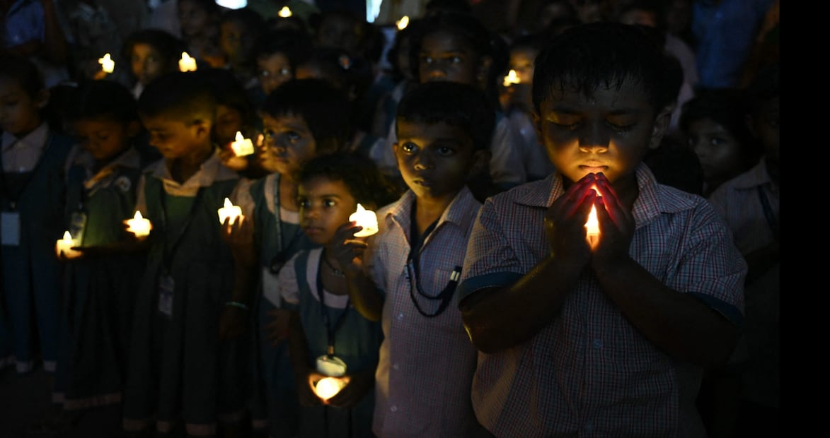 Víctimas de inundación en Nepal. Foto: AFP / R. Satish BABU