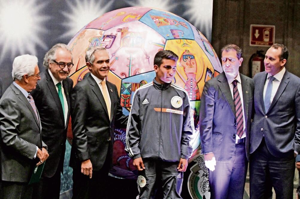 Anuncian exposición de balones decorados por la zona de Polanco (CARLOS MEJÍA. EL UNIVERSAL)