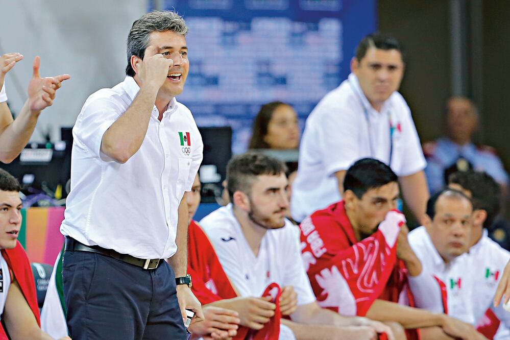 La concentración del equipo de basquetbol estaba planeada para los primeros días de junio, pero Valdeolmillos no ha firmado; Eddie Casiano lo supliría (ETZEL ESPINOSA / IMAGO7)